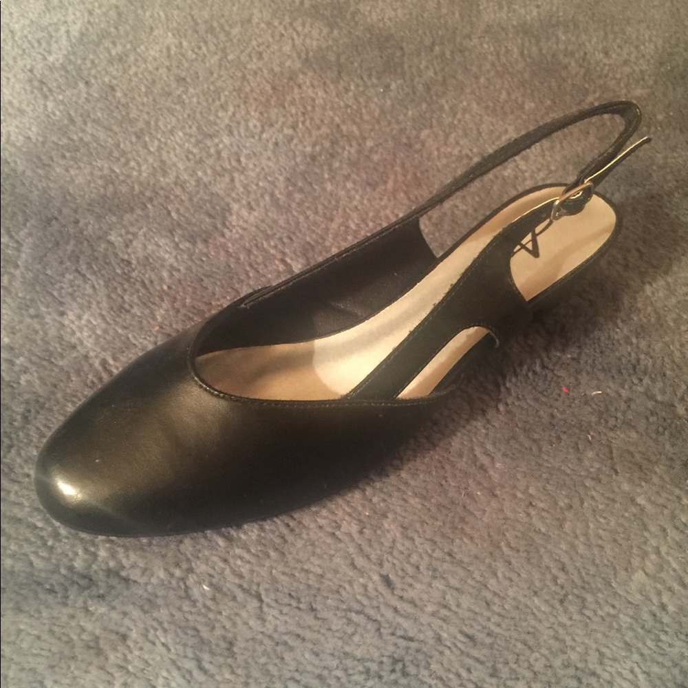 Woman’s shoe size 9.5